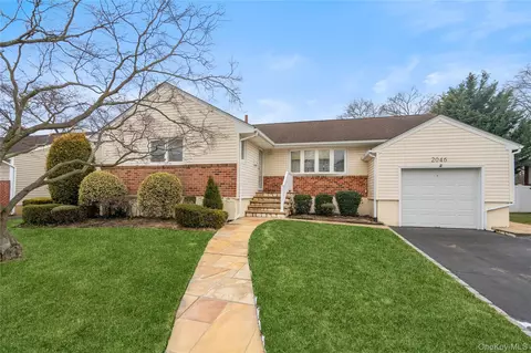 2046 Hancock Ave, North Bellmore, NY 11710