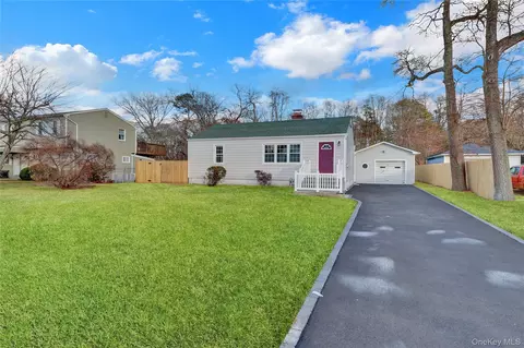225 Norma Ave, West Islip, NY 11795
