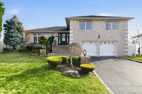 248 Bayview Ave, Massapequa, NY 11758