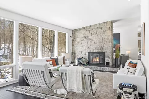 150 N Healy Ave, Greenburgh, NY 10530