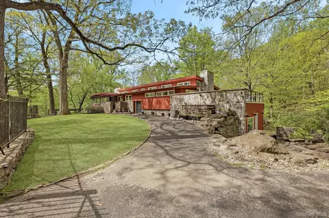 150 N Healy Ave, Greenburgh, NY 10530