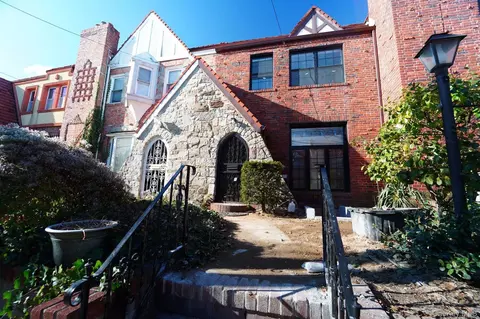 13016 227 St, New York, NY 11413