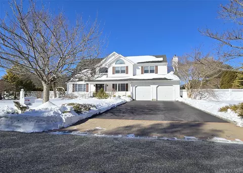 11 Simpson Gate, Manorville, NY 11949