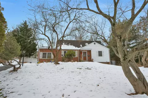 8 Windmill Ln, Clarkstown, NY 10956