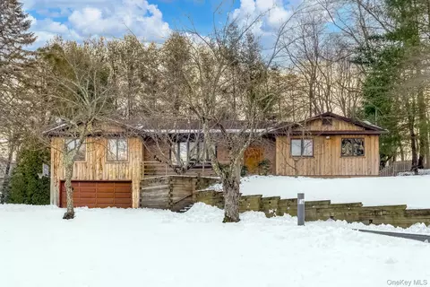 4 Hilltop Pl, Ramapo, NY 10952
