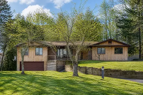 4 Hilltop Pl, Ramapo, NY 10952