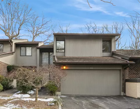 33 Club House Ct #33, Jericho, NY 11753