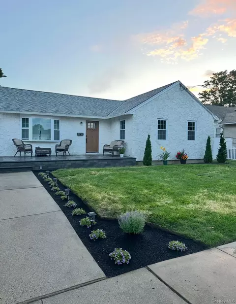 64 Nehring Ave, Babylon, NY 11702