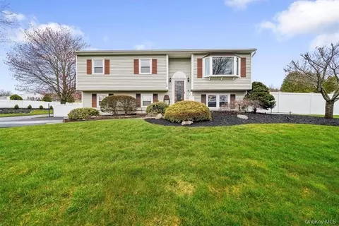 14 Oxford Ln, Harriman, NY 10926