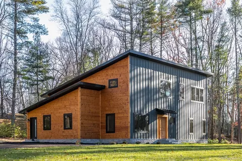 33 Betten Ct, Saugerties, NY 12477