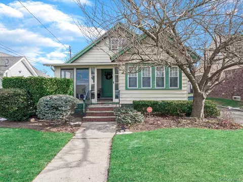 1769 Harte St, Baldwin, NY 11510