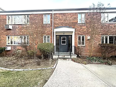 70 Lawrence Ct #B, Greenburgh, NY 10603