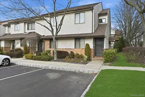 47 Balsam Ct, North Wantagh, NY 11793