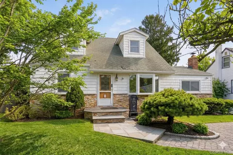 175 Van Buren St, West Babylon, NY 11704