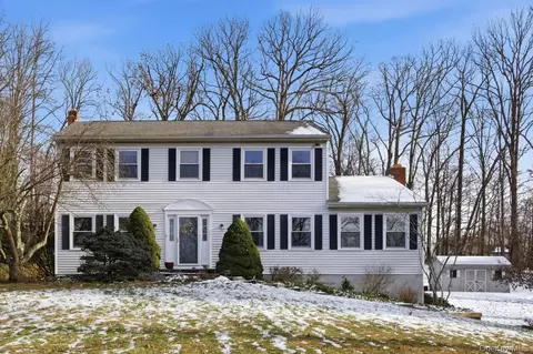9 Sachs Ct, East Fishkill, NY 12533