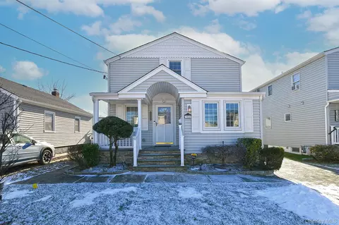 3042 Lowell Ave, Wantagh, NY 11793