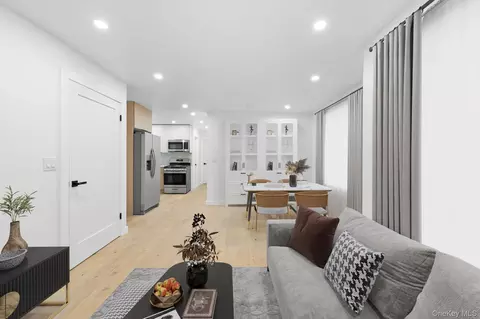 19124 Murdock Ave, New York, NY 11412