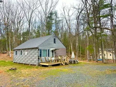 195 W Mohican Trl, Lumberland, NY 12737