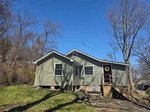 11 Blueberry Hl, Greenwood Lake, NY 10925
