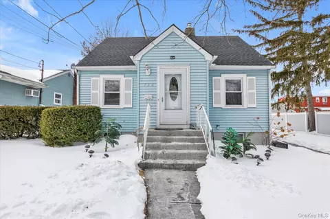 136 Butler Blvd, Elmont, NY 11003