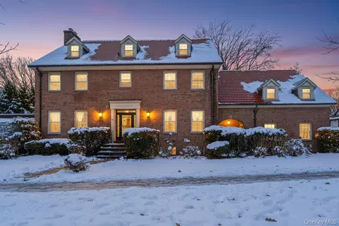 31 Puritan Ave, New York, NY 11375