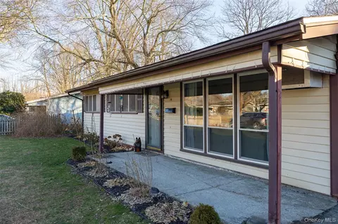 14 Princeton St, Red Hook, NY 12571
