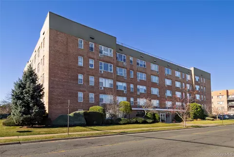 280 Guy Lombardo Ave #3D, Freeport, NY 11520