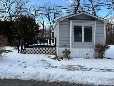 10 Dominick Ln, Beacon, NY 12508