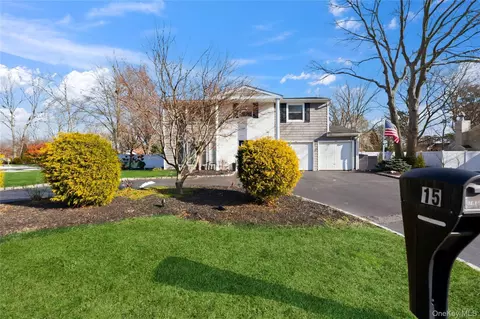 15 Autumn Dr, Mount Sinai, NY 11766