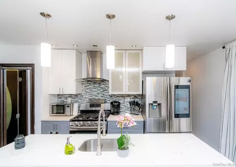 52 Bradford St, Brooklyn, NY 11207