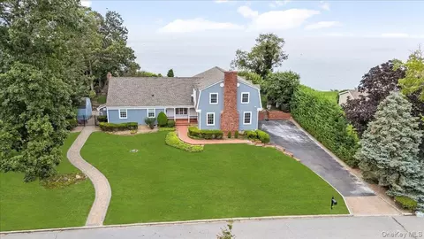21 Seacliff Ln, Miller Place, NY 11764