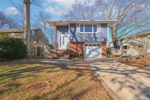 3 Healy St, Huntington, NY 11743