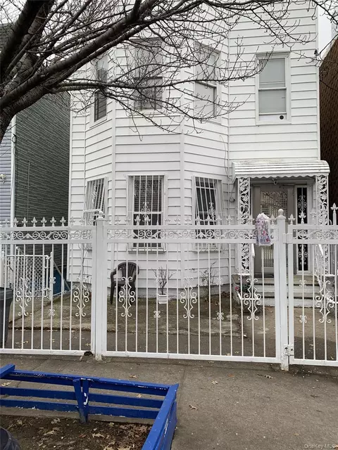1039 Olmstead Ave, New York, NY 10472