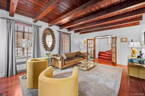 19 Fairway St, Mount Vernon, NY 10552