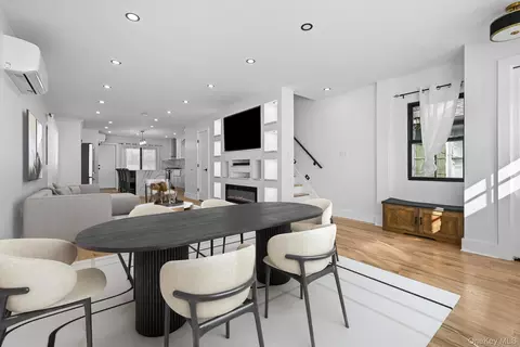 91-35 71 Ave, New York, NY 11375