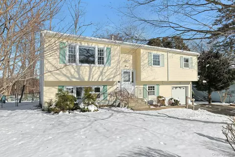 3 Trimble St, Garnerville, NY 10923