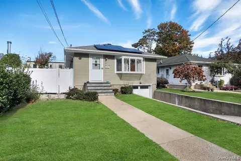 61 S Merrick Rd, Massapequa, NY 11758