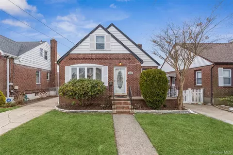 1119 Theodora St, Franklin Square, NY 11010