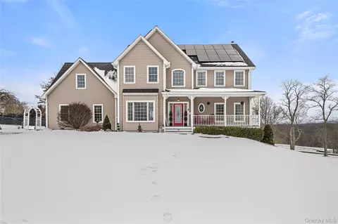 140 Gate Schoolhouse Rd, New Hampton, NY 10958