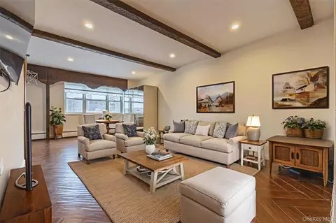 99-10 60th Ave #6E, Corona, NY 11368