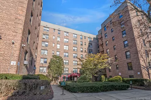 83-25 98 St #4L, New York, NY 11421