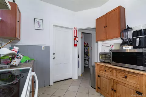 Entry Way - 94 Academy St, Poughkeepsie, NY 12601 photo 1 of 2