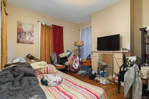 Bedroom - 94 Academy St, Poughkeepsie, NY 12601 photo 4 of 5