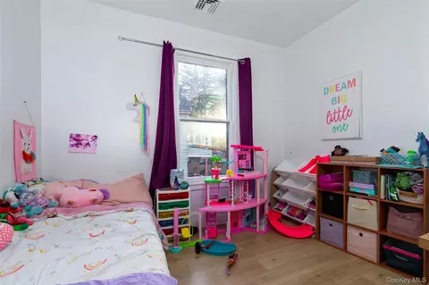 Bedroom - 94 Academy St, Poughkeepsie, NY 12601 photo 3 of 5