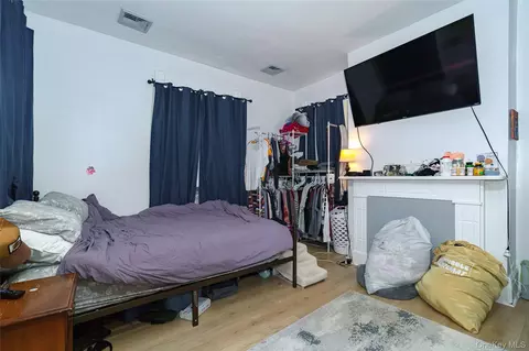 Bedroom - 94 Academy St, Poughkeepsie, NY 12601 photo 1 of 5