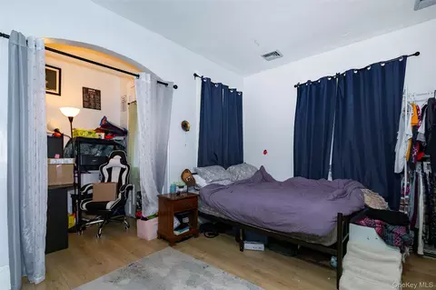 Bedroom - 94 Academy St, Poughkeepsie, NY 12601 photo 2 of 5
