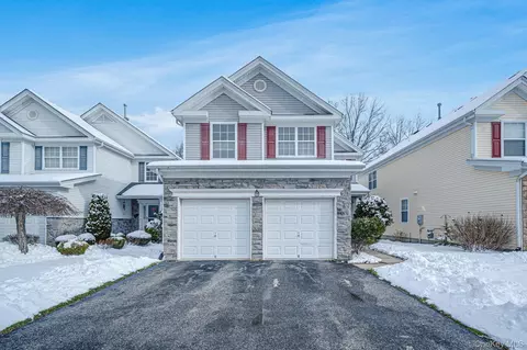 48 Kate Cir, Middle Island, NY 11953