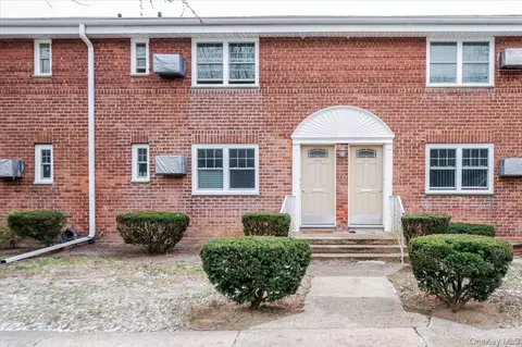 226-24 Kingsbury Ave #B, Oakland Gardens, NY 11364