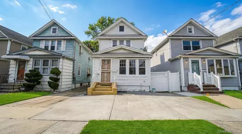 23709 93rd Rd, New York, NY 11426
