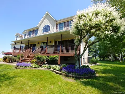 7 Victorian Ct, Milton, NY 12547